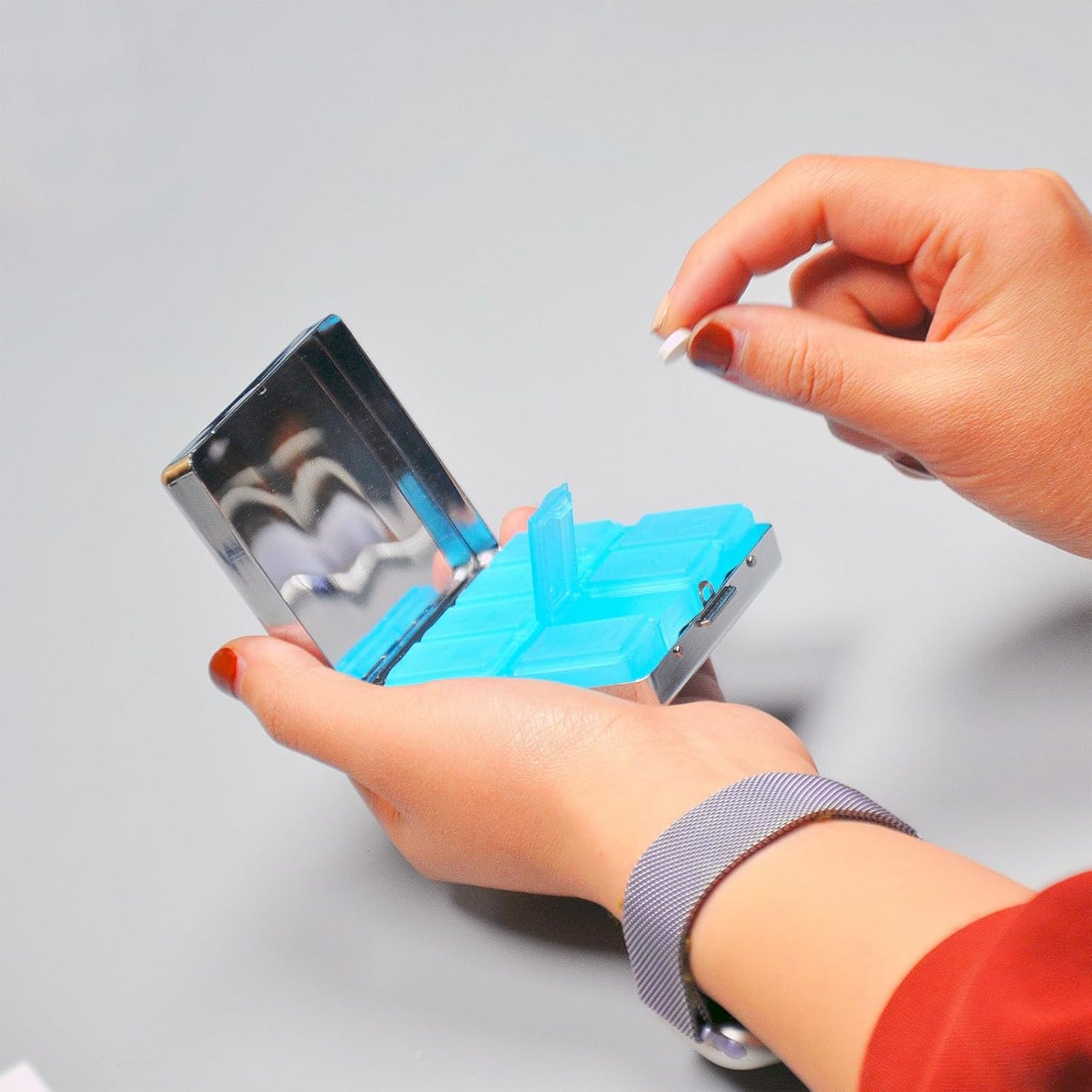 Silver Vintage Pill Box 7 Day Metal Pill Box with Mirror and 8 Compartments Cute Travel Pill Organizer for Purse (Gold Pink Marble)