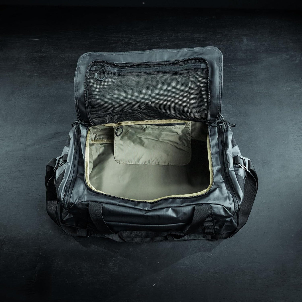 Eberlestock Hyllus Duffel Bag for Men - Durable, Water-Resistant, Small Men's Duffle Bag with Zipper Pockets, Ideal for Travel & Gym, Tactical Gear Bag, Hunting, Fishing, Camping - Dry Earth, 45L