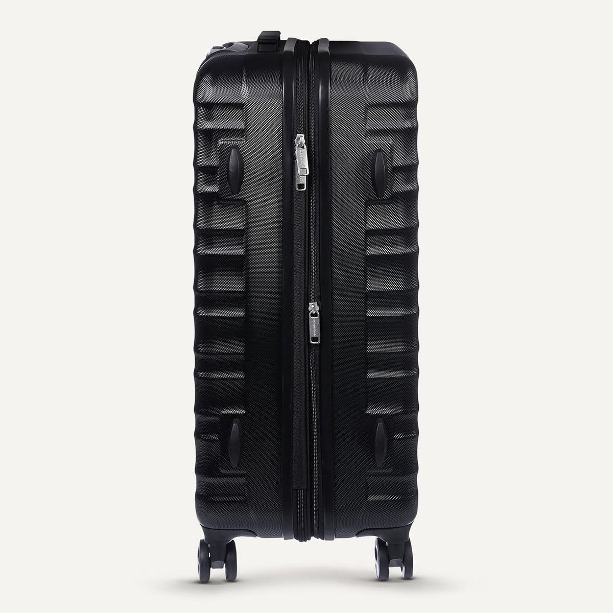 Amazon Basics 3-Piece Set (21", 26", 30"), Hardshell Suitcases With Wheels, Expandable For Up to 25% More Space, With Scratch-Resistant Surface, Four Multi-directional Wheels, Black