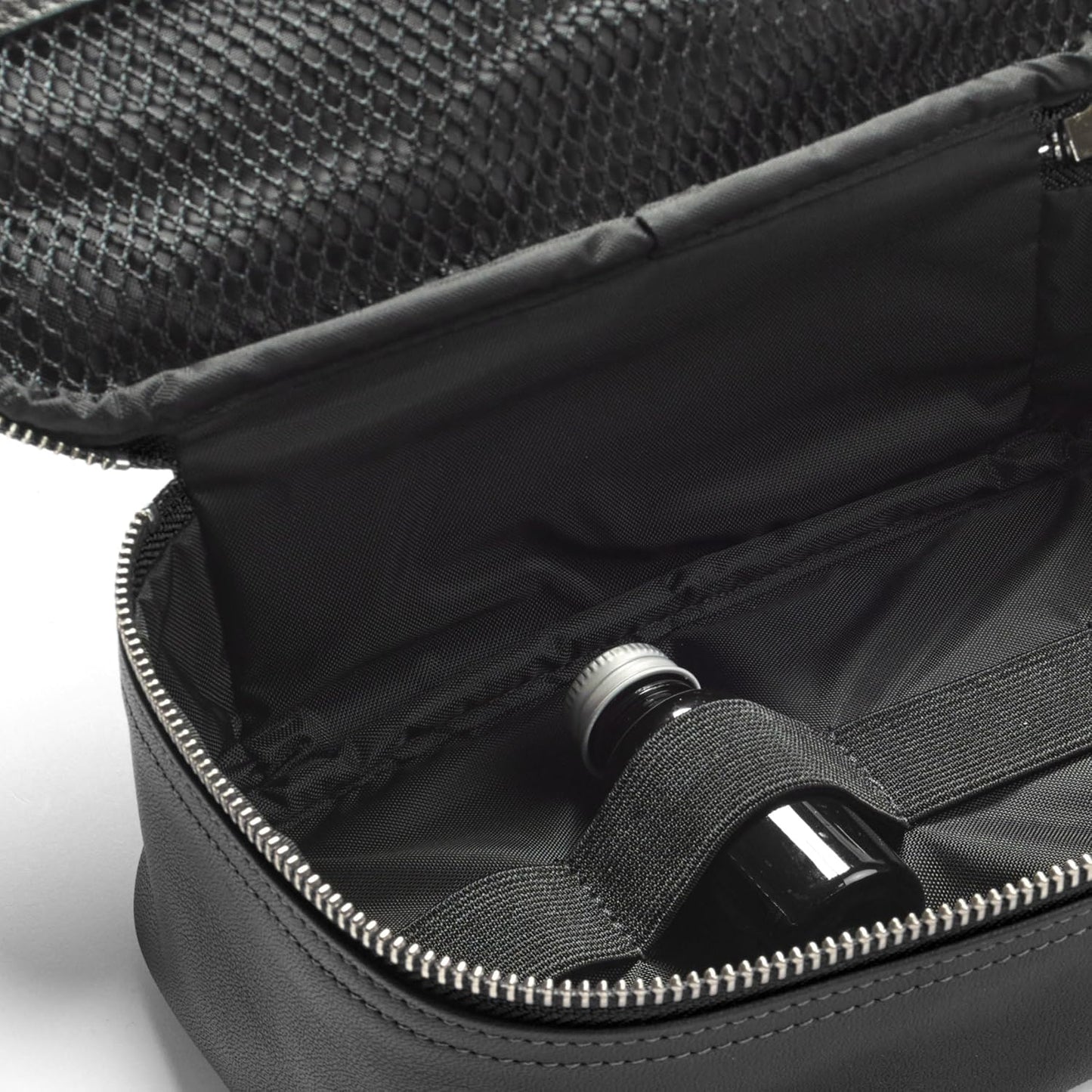 Leatherology Black Onyx Medium Travel Organizer - Zipped mesh storage pocket, elastic loops for organization, metal zipper with leather pull